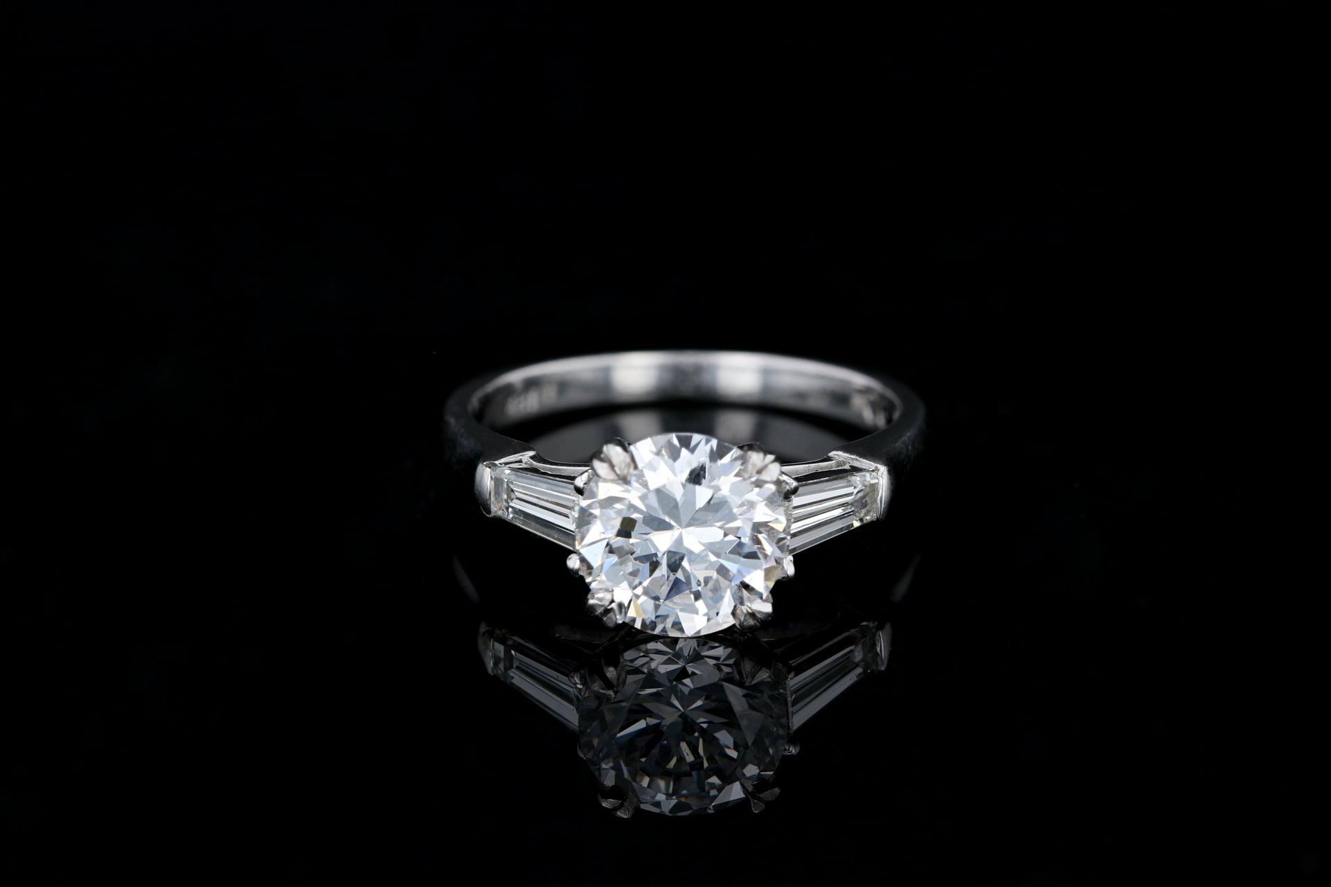 HRRTR732 Round cut Designer 3 Stone Ring | Shining Diamonds®