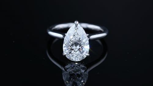 Pear shape diamond solitaire engagement ring