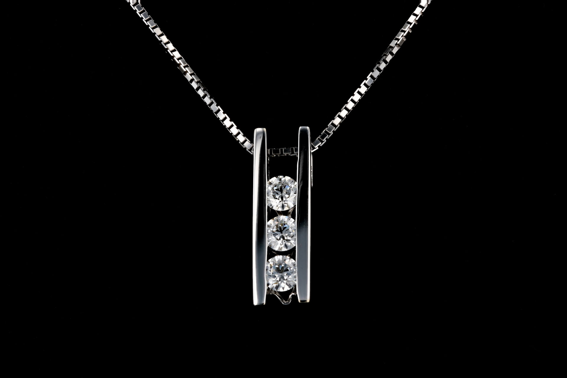 Medium Diamond Pendant Necklace in Yellow, Rose or White Gold